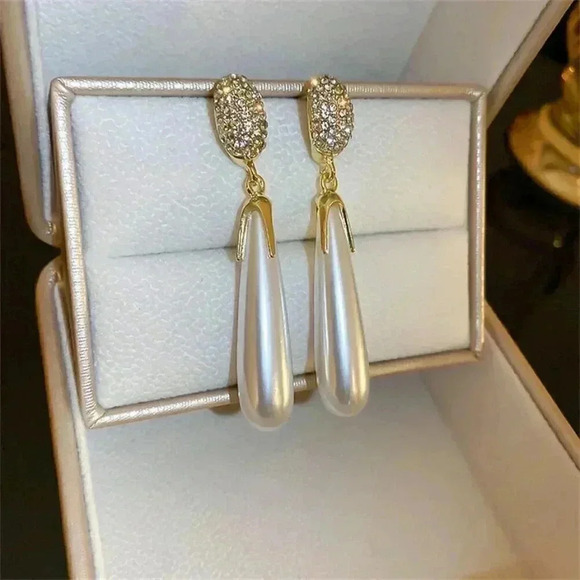White Women's Large Teardrop Faux Pearl & Rhinestone Decor Earrings - Picture 1 of 5